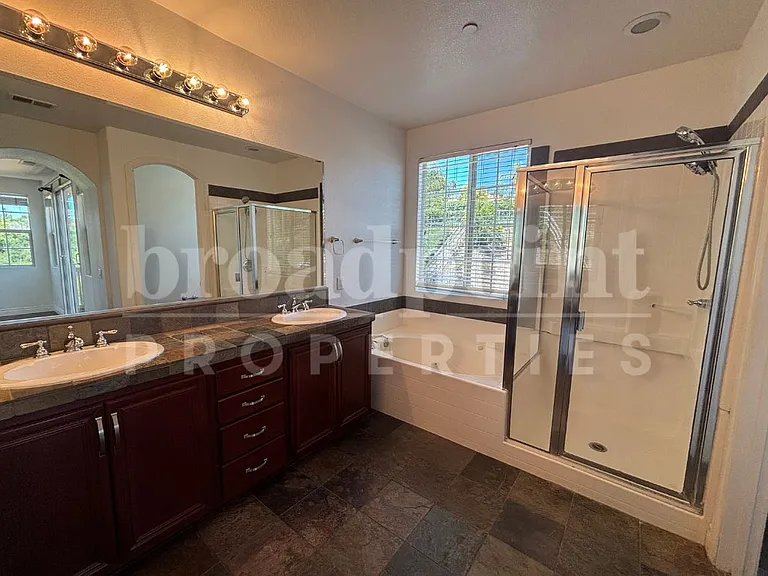 637 Oak Glade Dr — Photo 13