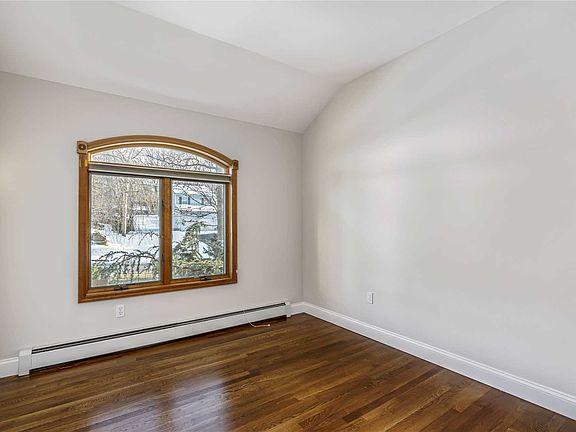 5th image of 35 Clover Ave
