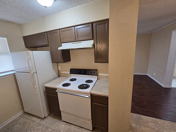 3rd image of 601 Harbour Ave APT 205