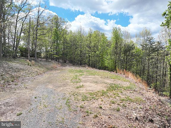 3rd image of Moon Ridge Ln