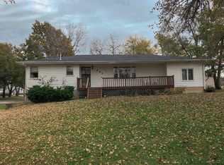 401 S 2nd St, Hiawatha, KS 66434