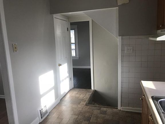 5th image of 19300 Pasnow Ave