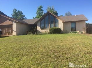 9105 Indian Creek Dr, Midwest City, OK 73130