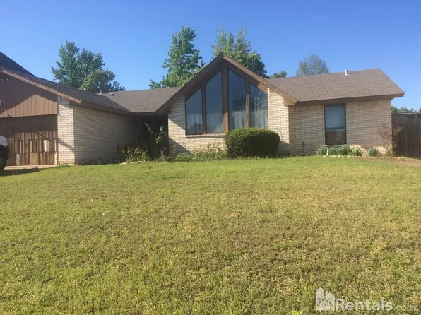 9105 Indian Creek Dr, Midwest City, OK 73130