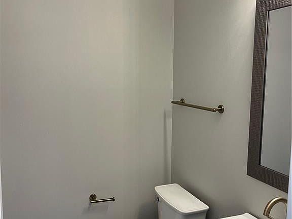 5th image of 8304 Benjamin St