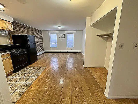 5th image of 174 Bayard St #1