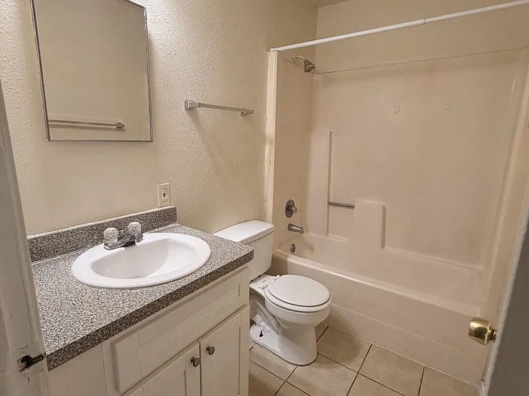 810 W Olmos Dr — Photo 21