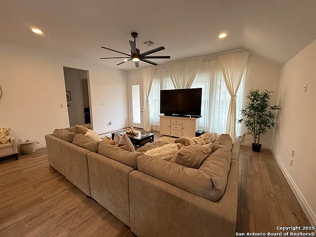 2216 Prado Dr — Photo 20