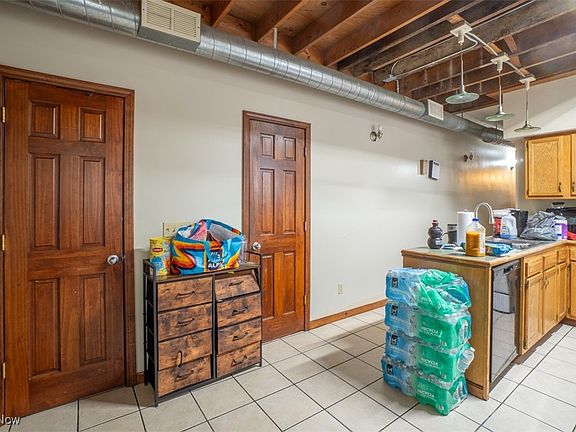 5th image of 3388 Beechwood Ave