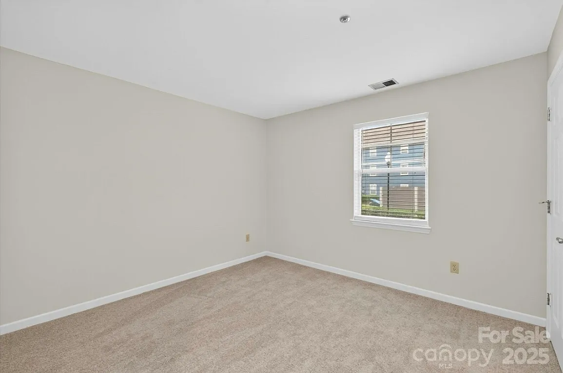 2 bed, 906 sqft, $2,400 — Photo 4
