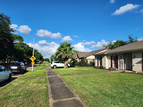 2nd image of 8531 Hiawatha Dr