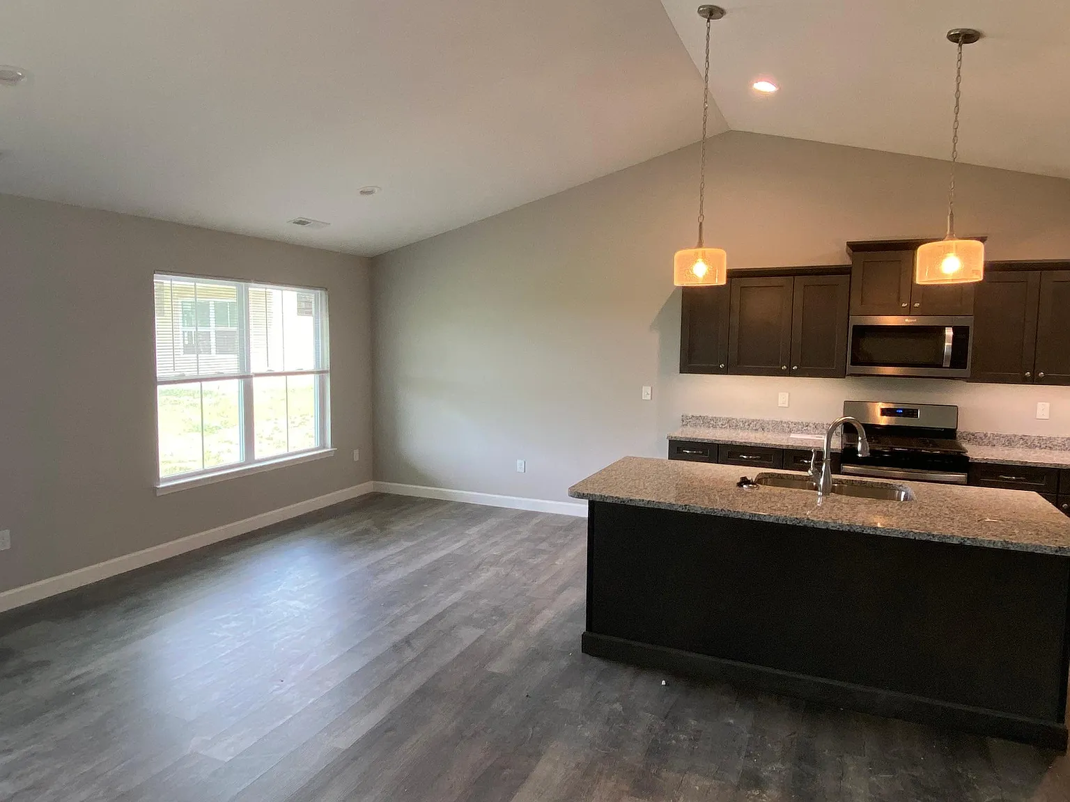 2 bed, 1700 sqft, $2,400 — Photo 4
