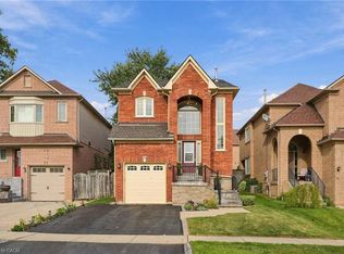 39 Segwun Rd, Hamilton, ON L8B 0K2