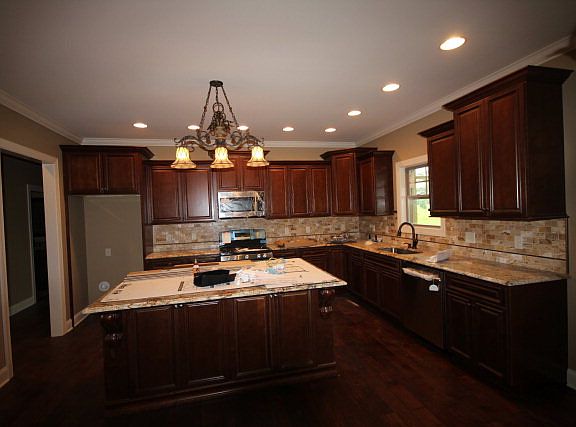 4th image of 995 Brotherton Dr