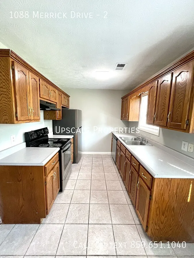 1088 Merrick Drive — Photo 4