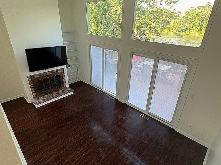 1111 Riverbend Club Dr SE — Photo 10