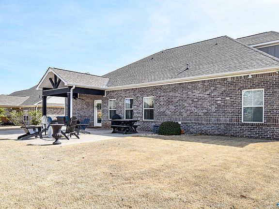 3rd image of 161 Wilcot Rd