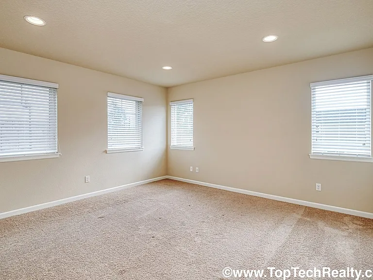 7226 NW Abigail Ter — Photo 23
