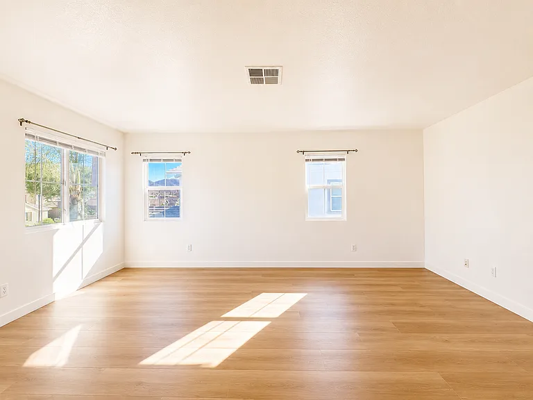 4420 Cloudywing Rd — Photo 32