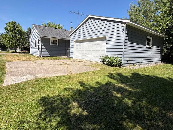 4th image of 615 Riddle St
