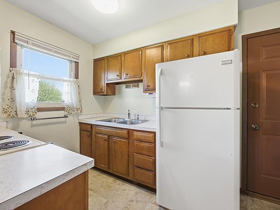 2nd image of 302 10th Ave E