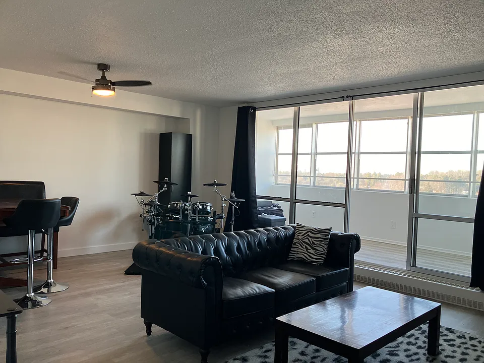 225 Harvard Pl