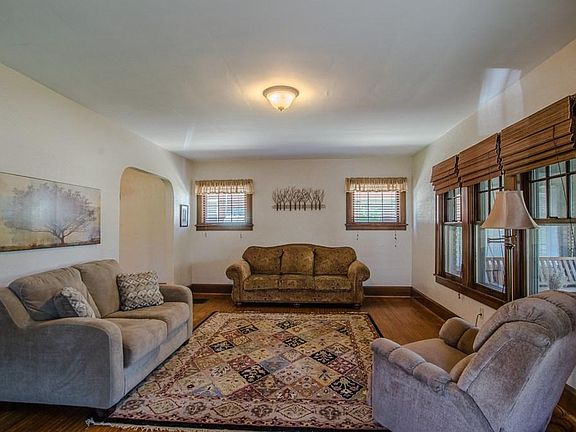 3rd image of 497 Parkview St
