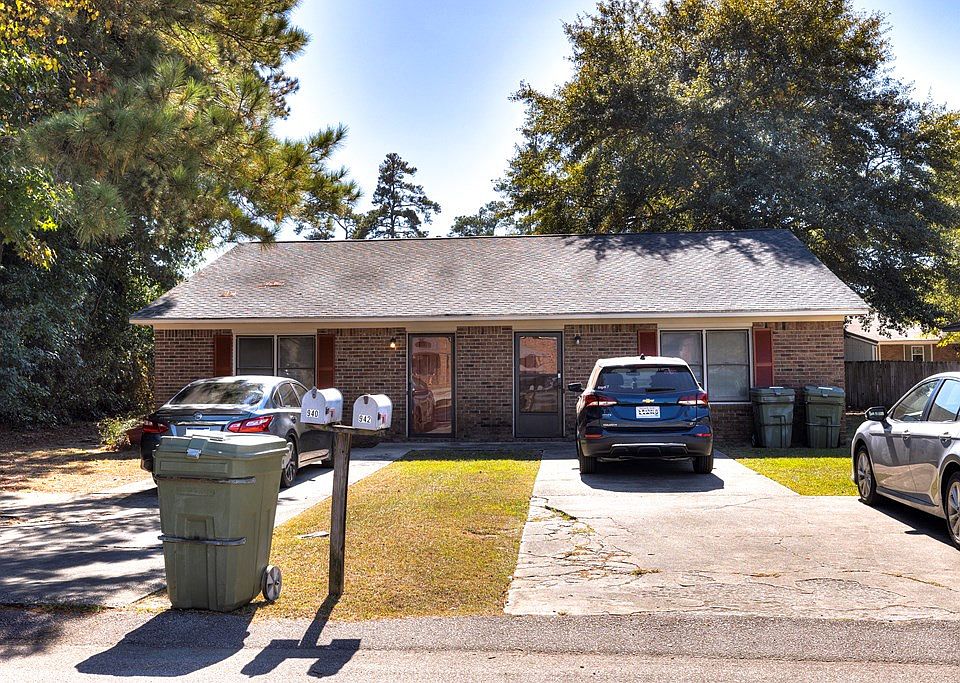 2nd image of 940 Jessamine Trl