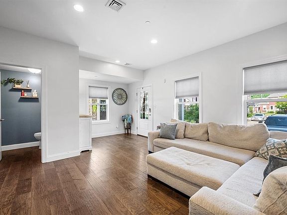 3rd image of 216 Park Pl