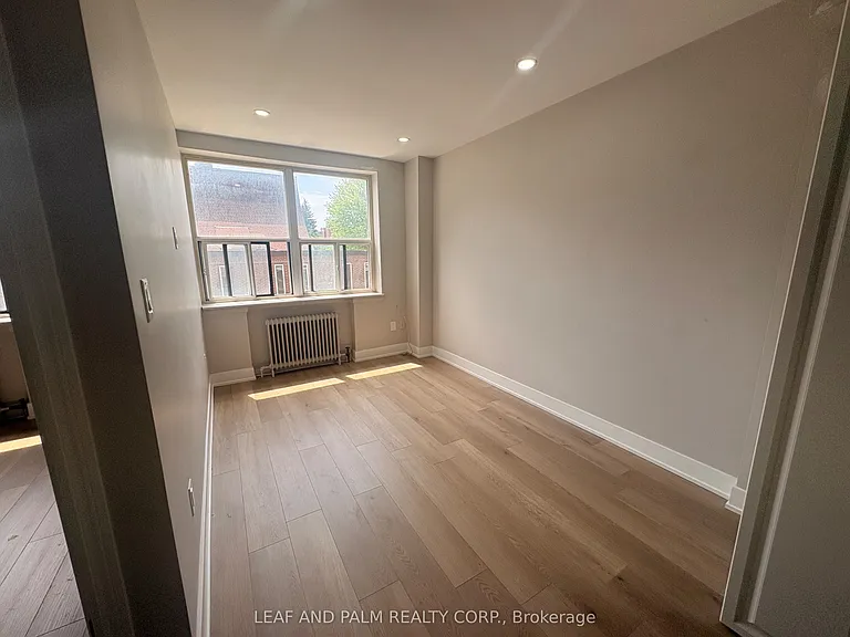 1689 Victoria Park Ave — Photo 2