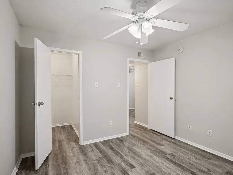Porterwood Apartments — Photo 30