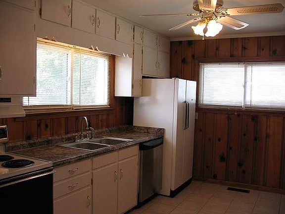 3rd image of 438 Woodlawn Ave