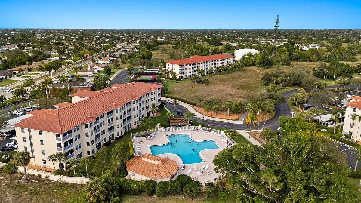 Building Photo - 4015 Palm Tree Blvd #304