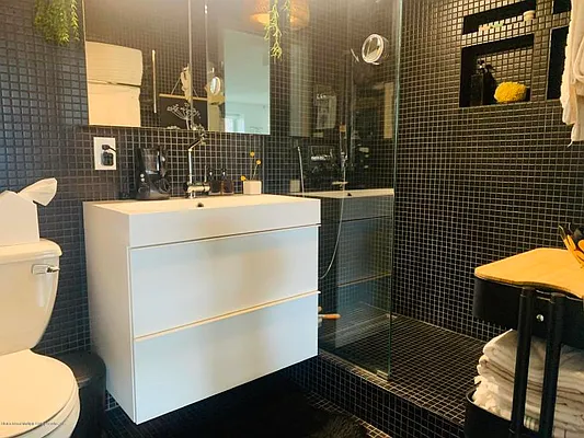 Sold by REMAX Elite | media 22