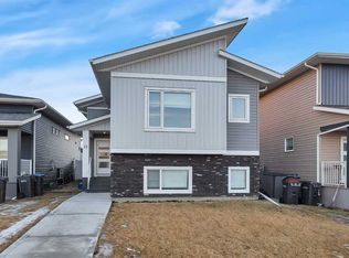 13 N Victor Close, Sylvan Lake, AB T4S 0P4