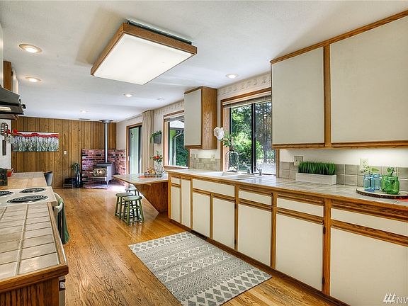 5th image of 71 E Park Ln