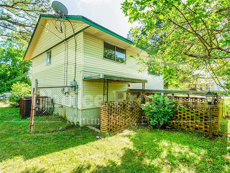 1112 S Gale Dr — Photo 3