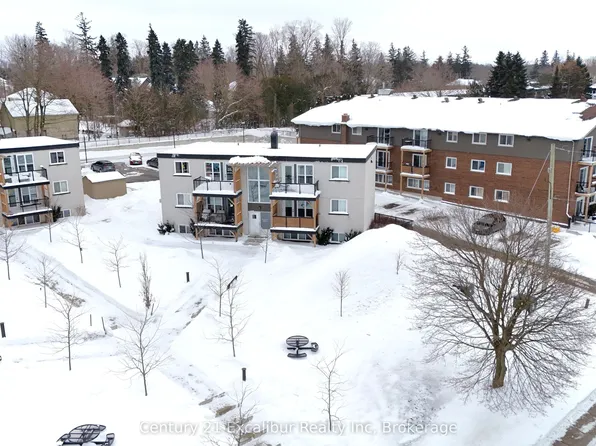 320 Queen St E #4, Centre Wellington, ON N1M 1T4