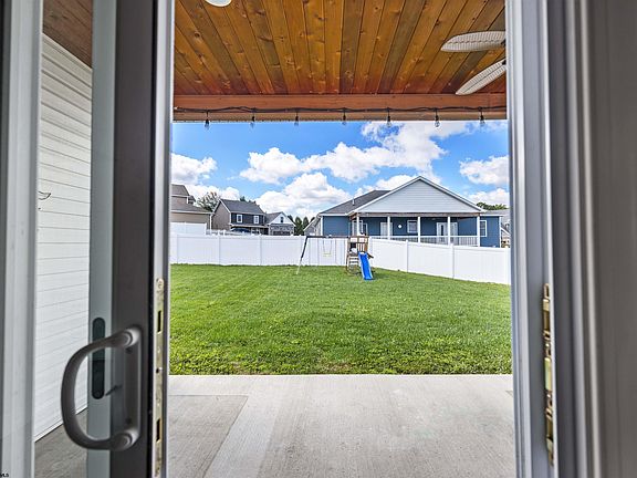5th image of 202 Chloe Ln