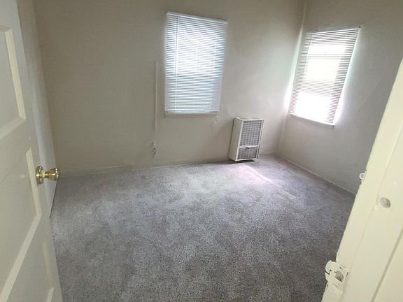 5th image of 840 W 54th St