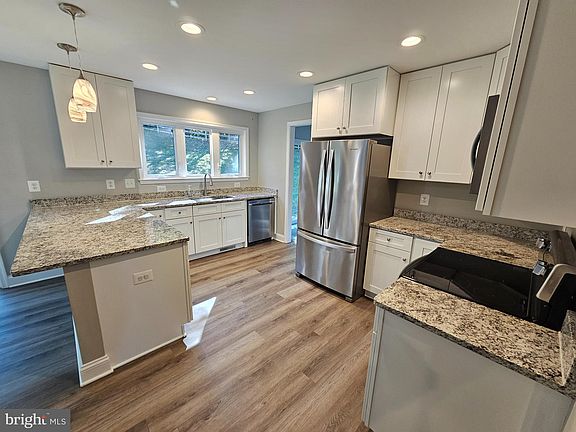 4th image of 400 Chestnut Hill Dr