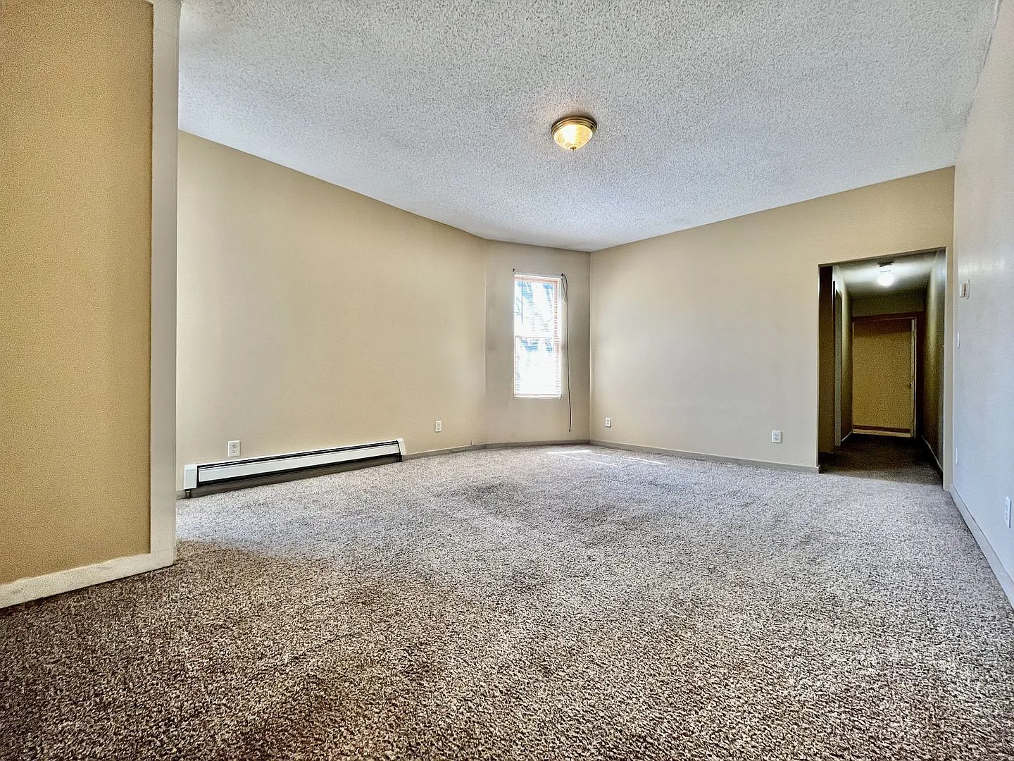 1 bed, 1.0 bath, $850 — Photo 4