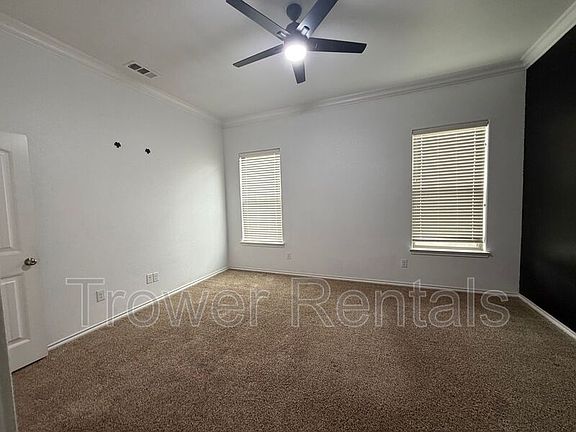 4th image of 9804 Sagebrush Ave