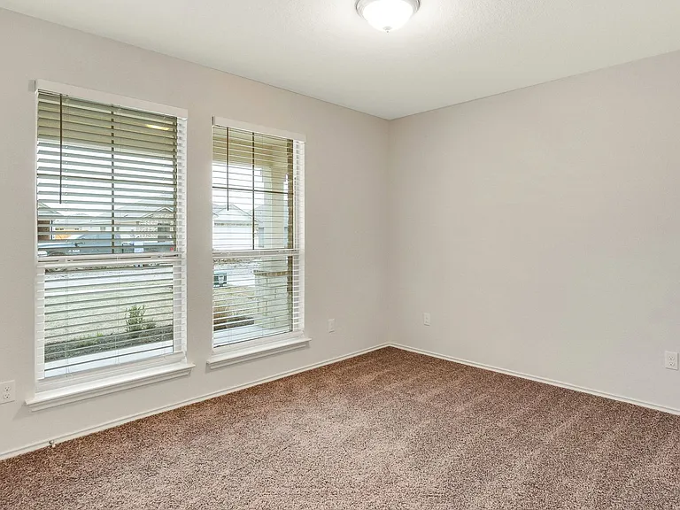 117 Nathaniel Dr — Photo 15