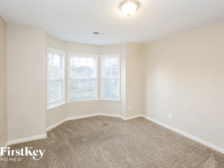 8802 Glenover Cir — Photo 10