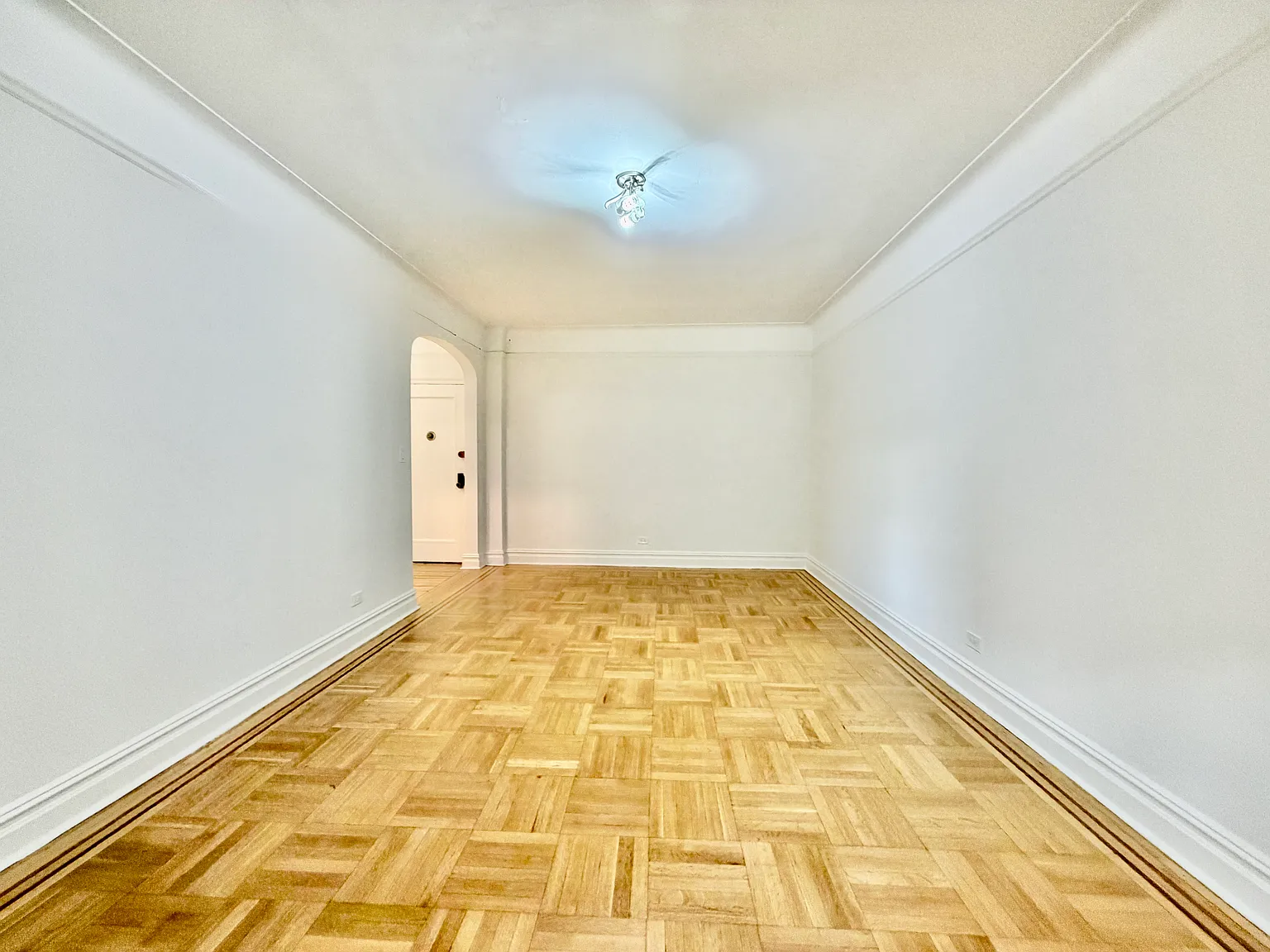 10 Shore Boulevard — Photo 4