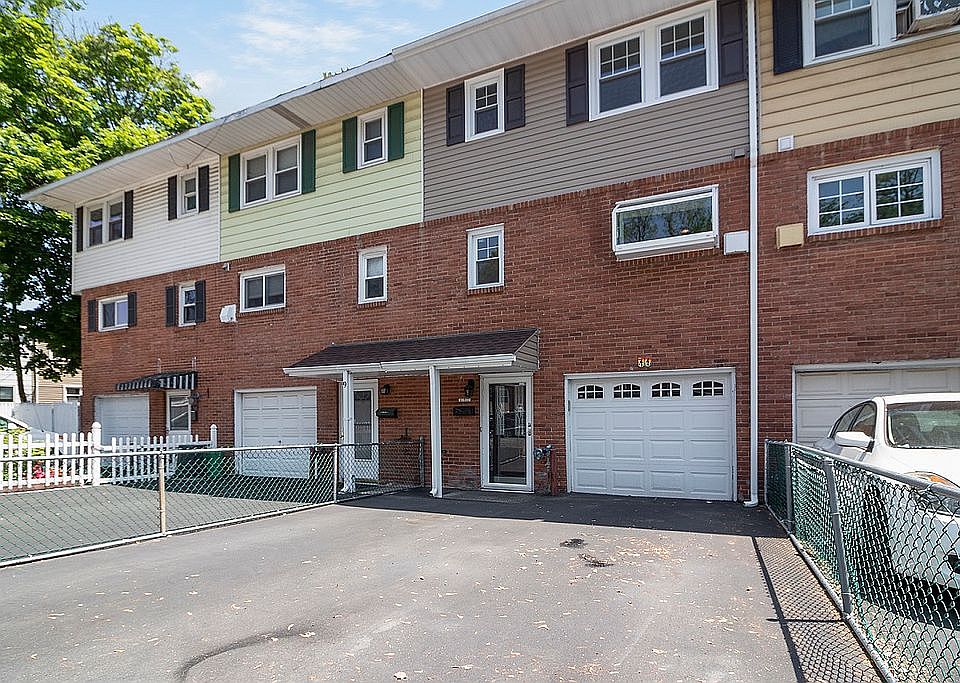 1st image of 11 Roosevelt Dr