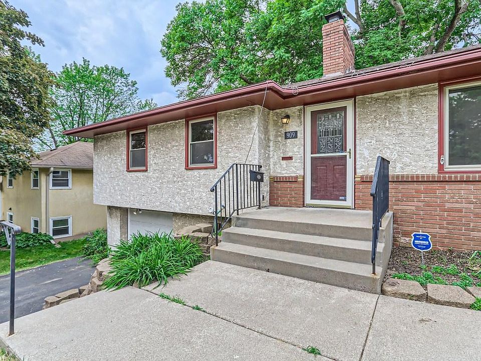 1st image of 909 Logan Ln