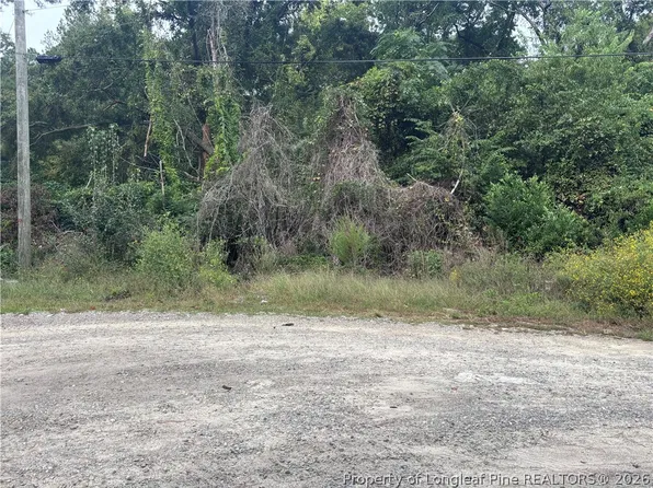 Pelt Dr, Fayetteville, NC 28301