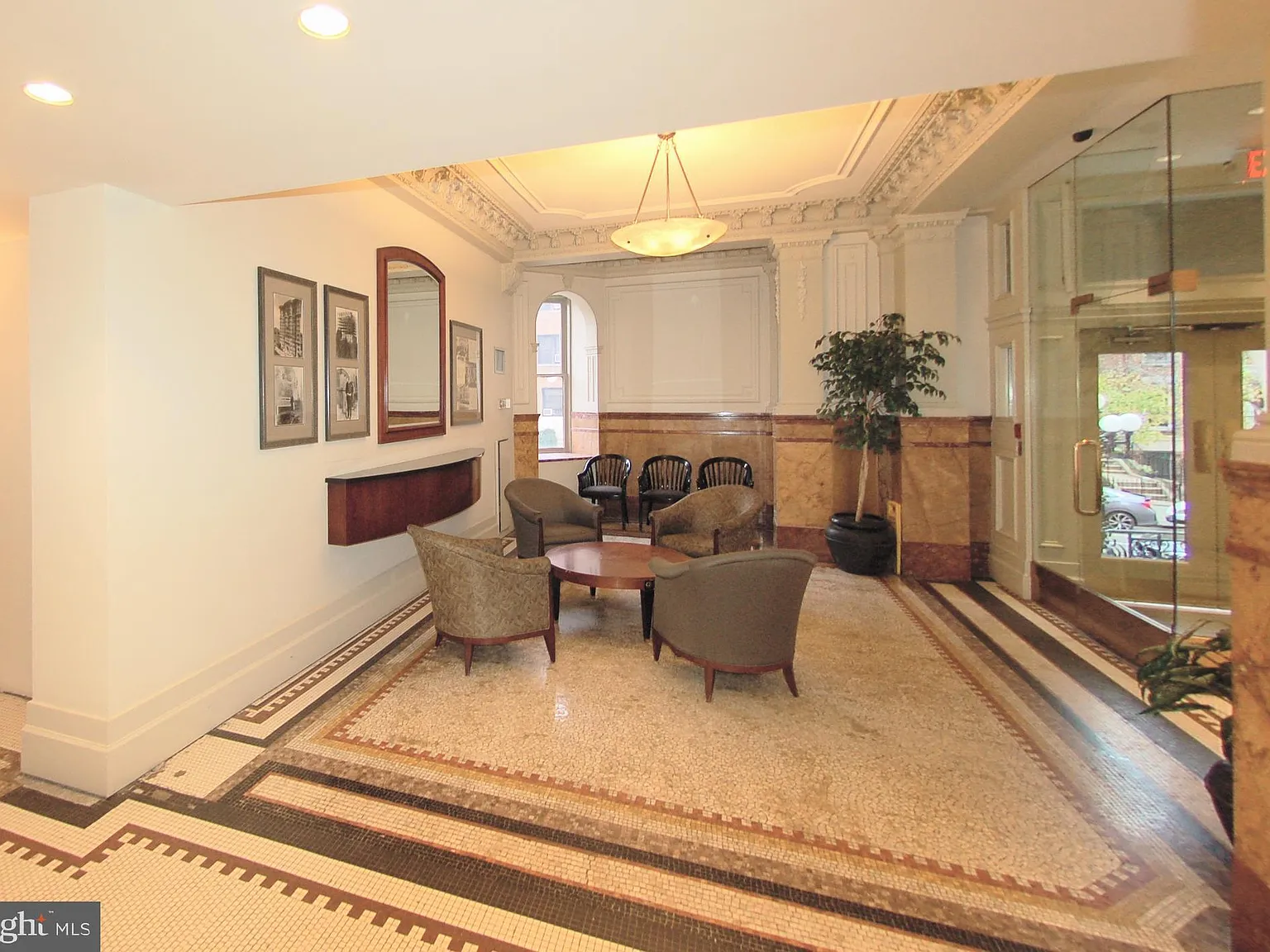 1 bed, 1.0 bath, 558 sqft, $2,300 — Photo 3